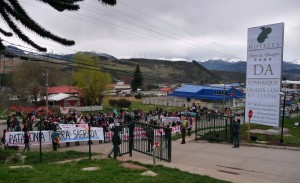 Manifestación en las afueras de hotel Diego de Almagro.