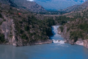 Saltón del río Baker frente al Paso San Carlos (foto de Carlos Garrido).