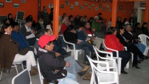 Reunión alcaldesa de Aysén con comunidad.